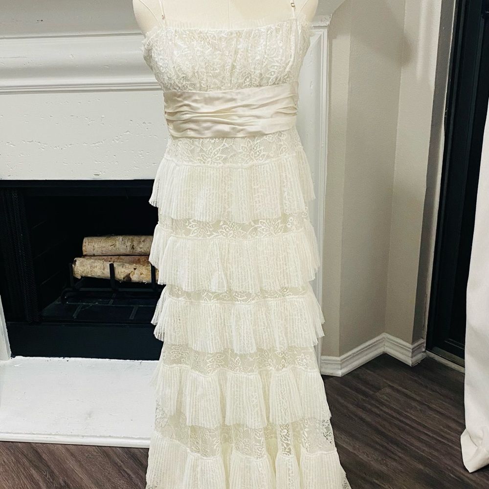 BCBG IVORY LACE SPAGHETTI STRAP DRESS SIZE L - WORN ONCE (AS WEDDING DRESS)!
